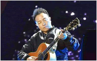 闪亮的瞬间吉他谱_许巍_C调指法扫弦版