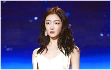 不完美女孩吉他谱_周冬雨_G调指法弹唱谱图片